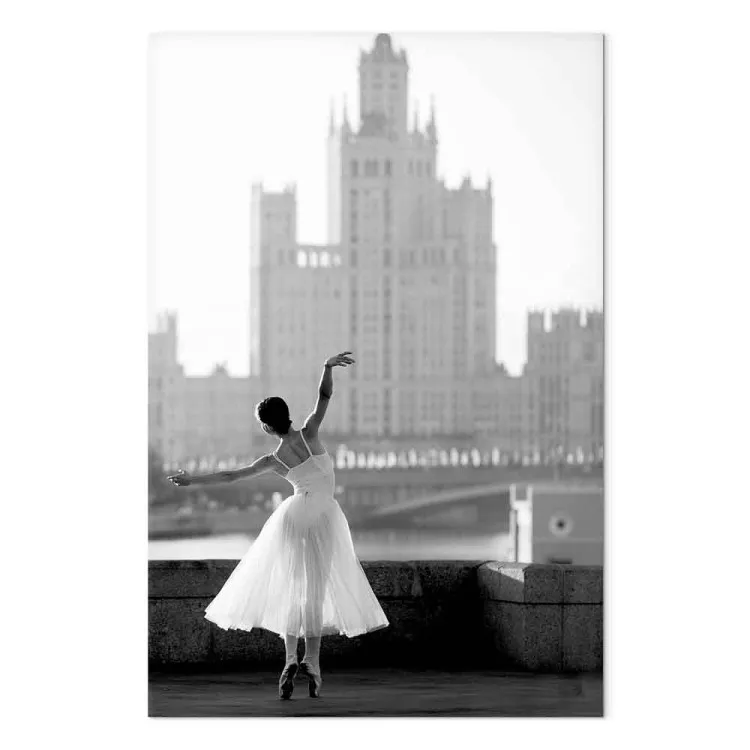 Dans längs floden (1-delad) vertikal - stadfoto med kvinna