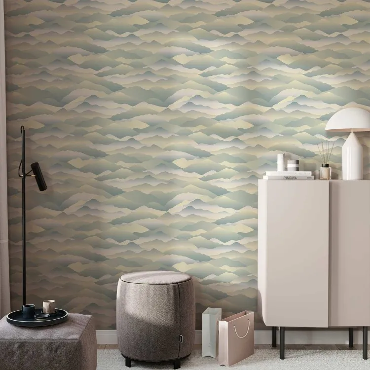 Abstrakt landskap - krämiga vågor av berg nedsänkta i moln